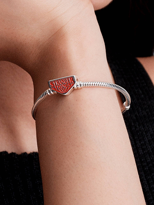 Pandora Stranger Things, Bracciale con Logo