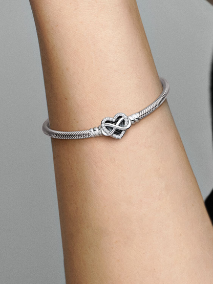 Pandora Bracciale Moments Maglia Snake e chiusura a Cuore con Infinito Scintillante