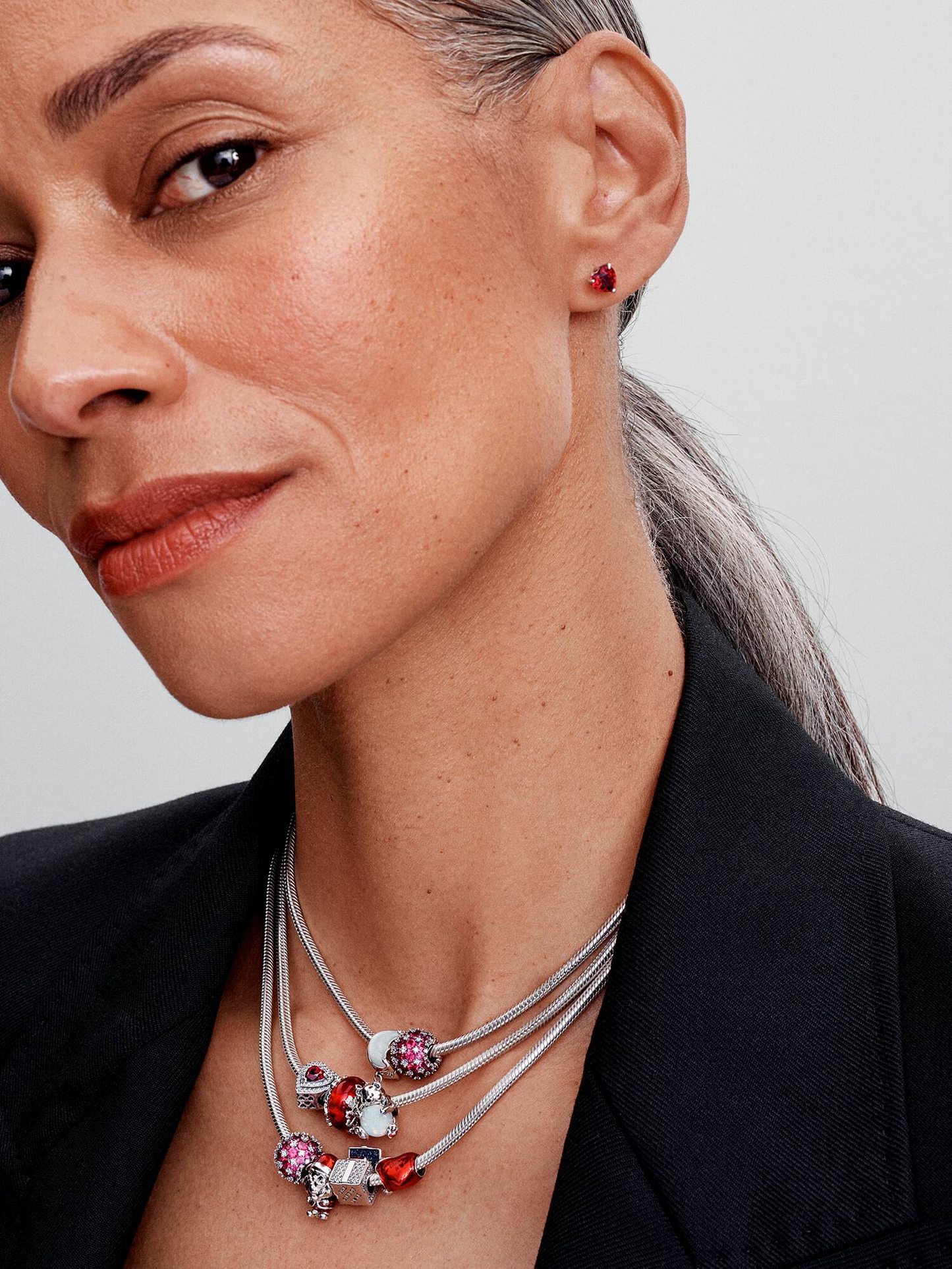 Charm Babbo Natale Smalto Rosso Brillante Pandora (Cod. 793593C01) - EmporiaProfumi